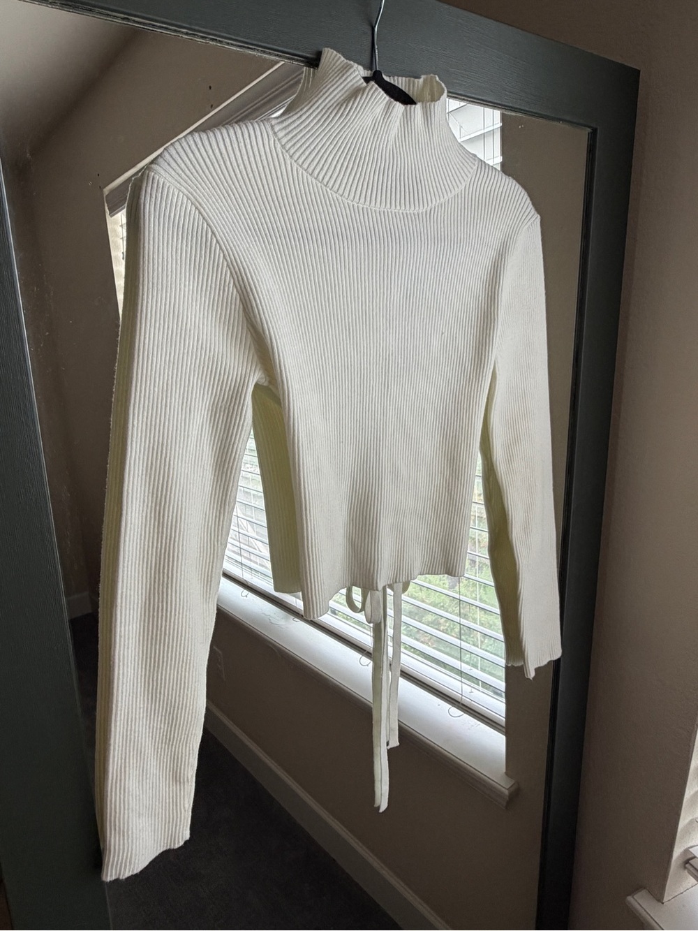 ✨ NASTY GAL Cream Ribbed Open Tie-Back Turtleneck Jumper ✨ - Picture 3 of 7